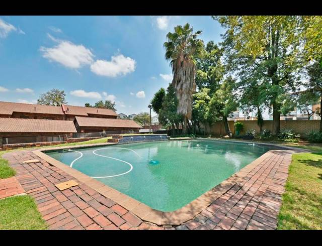 3 BEDROOM APARTMENT FOR SALE IN BRAMLEY PARK